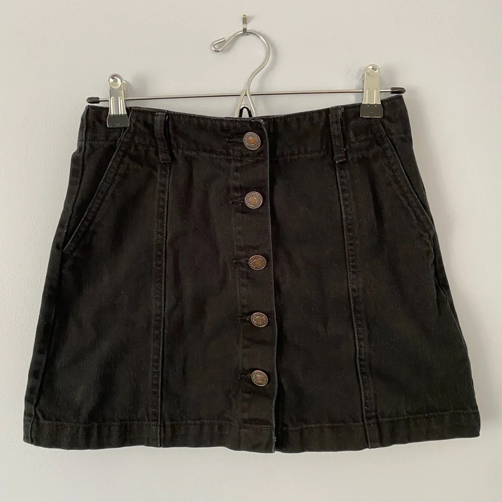 Forever 21 Womens Mini Skirt Size 26 Black Denim Button Fly Cotton Blend